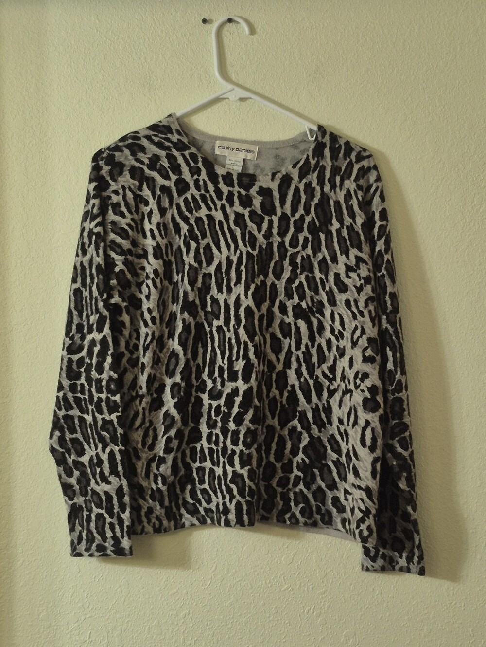 Cathy Daniels Black and Gray Leopard-Print Pullover Sweatshirt